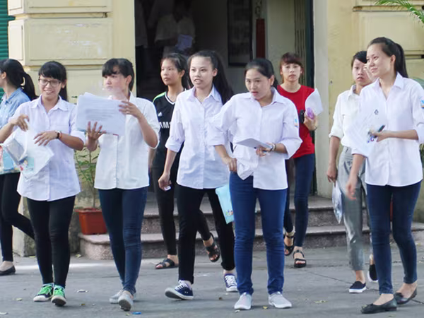 Gấp rút chấm thi để xong trước 20-7 ảnh 1 Gấp rút chấm thi để xong trước 20-7 ảnh 1