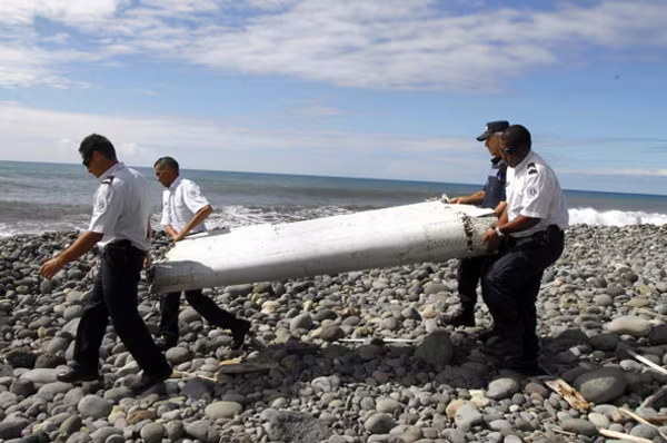 Audio 8-8-2015: Tai nạn kinh hoàng trên đường cao tốc Hà Nội – Thái Nguyên và nguy cơ khó lường ở Hạ Long sau mưa bão ảnh 5 Audio 8-8-2015: Tai nạn kinh hoàng trên đường cao tốc Hà Nội – Thái Nguyên và nguy cơ khó lường ở Hạ Long sau mưa bão ảnh 5