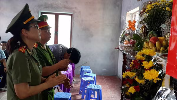 Khánh thành nhà tình nghĩa cho thân nhân liệt sỹ Phùng Chí Hoàn ảnh 3 Khánh thành nhà tình nghĩa cho thân nhân liệt sỹ Phùng Chí Hoàn ảnh 3