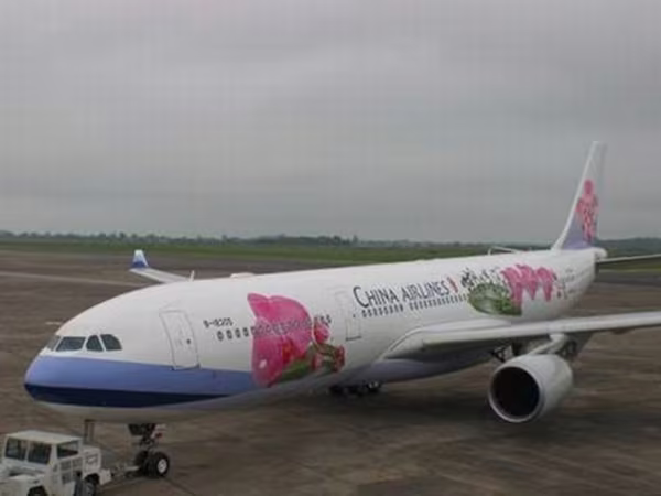 Audio 29-6-2015: Lái xe đạp nhầm ga đâm máy bay và vụ ôsin "thó" nửa tỉ ảnh 1 Audio 29-6-2015: Lái xe đạp nhầm ga đâm máy bay và vụ ôsin "thó" nửa tỉ ảnh 1