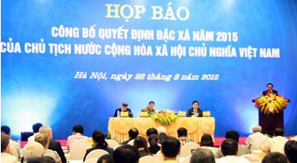 Audio 29-6-2015: Lái xe đạp nhầm ga đâm máy bay và vụ ôsin "thó" nửa tỉ ảnh 2 Audio 29-6-2015: Lái xe đạp nhầm ga đâm máy bay và vụ ôsin "thó" nửa tỉ ảnh 2