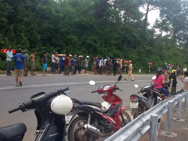 Tai nạn giao thông nghiêm trọng trên Quốc lộ 9, hai người tử vong tại chỗ ảnh 1 Tai nạn giao thông nghiêm trọng trên Quốc lộ 9, hai người tử vong tại chỗ ảnh 1