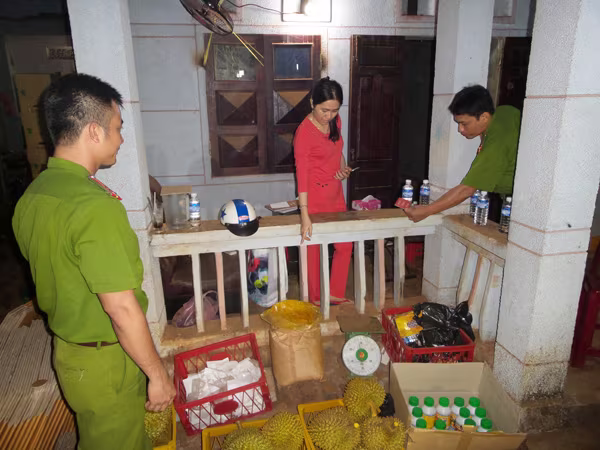 Phát hiện và xử lý cơ sở "tắm hoá chất" cho sầu riêng ảnh 3