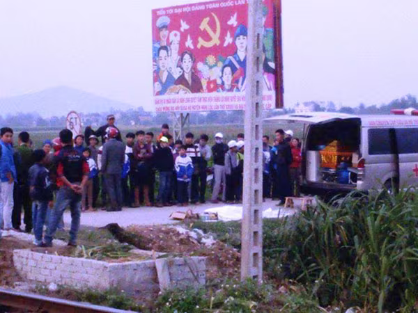 Bất cẩn khi băng qua đường ray, cụ ông bị tàu tông tử vong ảnh 1 Bất cẩn khi băng qua đường ray, cụ ông bị tàu tông tử vong ảnh 1