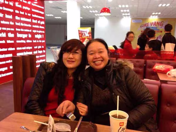 Khoảnh khắc đầu tiên và cuối cùng khi nữ công an gặp con ảnh 3