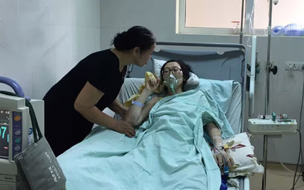 Khoảnh khắc đầu tiên và cuối cùng khi nữ công an gặp con ảnh 5