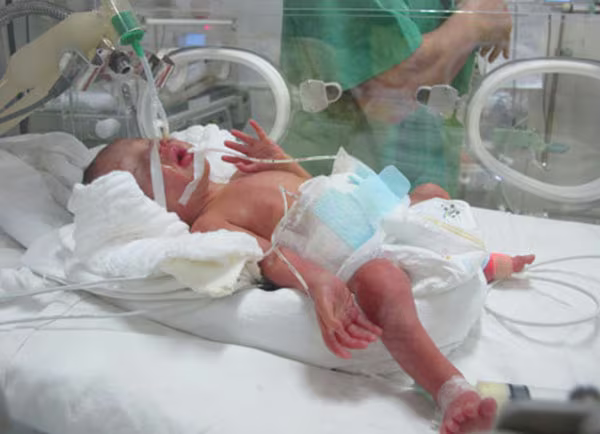 Khoảnh khắc đầu tiên và cuối cùng khi nữ công an gặp con ảnh 7