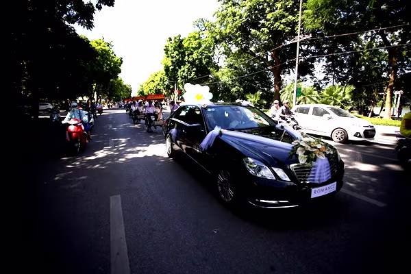 50 cặp cô dâu, chú rể thi chạy maratong để dành giải thưởng ảnh 2 50 cặp cô dâu, chú rể thi chạy maratong để dành giải thưởng ảnh 2