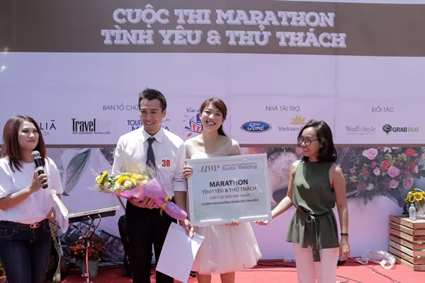 50 cặp cô dâu, chú rể thi chạy maratong để dành giải thưởng ảnh 11