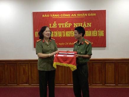 Kỷ vật lịch sử của nữ đại tá từng lấy thân mình che bom bảo vệ chính khách quốc tế ảnh 1 Kỷ vật lịch sử của nữ đại tá từng lấy thân mình che bom bảo vệ chính khách quốc tế ảnh 1
