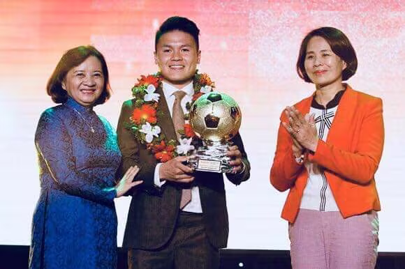 Nguyễn Quang Hải giành Quả bóng vàng Việt Nam ở tuổi 21 ảnh 3 Nguyễn Quang Hải giành Quả bóng vàng Việt Nam ở tuổi 21 ảnh 3