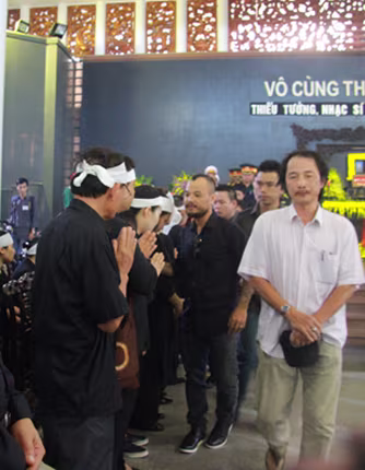 Vỡ òa cảm xúc trong tang lễ nhạc sỹ An Thuyên  ảnh 13