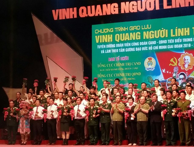 "Vinh quang người lính thợ" ảnh 2 "Vinh quang người lính thợ" ảnh 2
