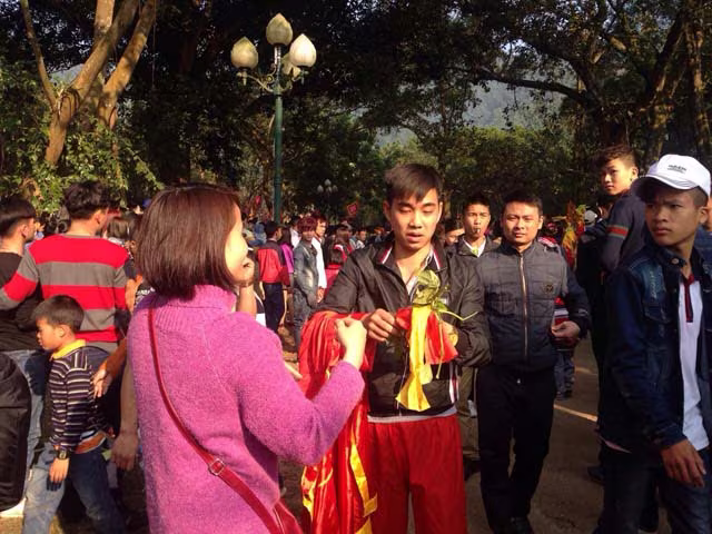 Lễ hội Gióng diễn ra bình yên, vui vẻ ảnh 13 Lễ hội Gióng diễn ra bình yên, vui vẻ ảnh 13