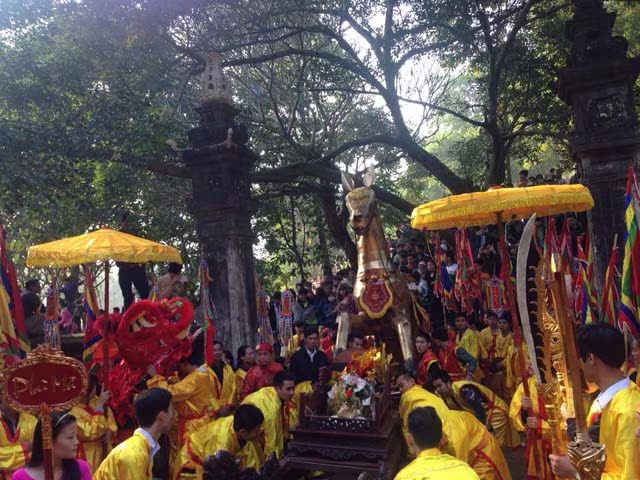 Lễ hội Gióng diễn ra bình yên, vui vẻ ảnh 6 Lễ hội Gióng diễn ra bình yên, vui vẻ ảnh 6