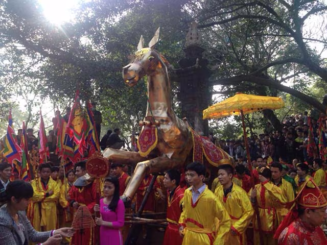 Lễ hội Gióng diễn ra bình yên, vui vẻ ảnh 5