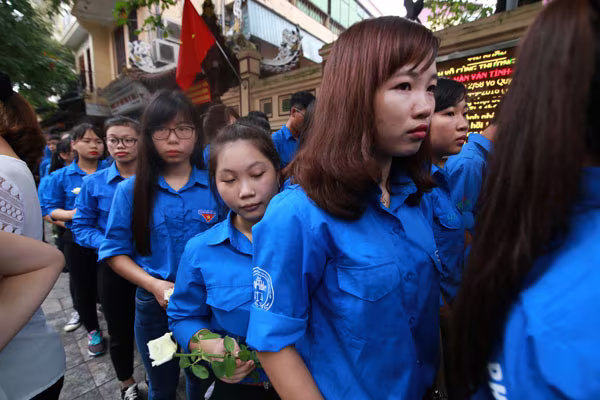 Nghẹn ngào đưa tiễn nghệ sỹ Hán Văn Tình ảnh 2 Nghẹn ngào đưa tiễn nghệ sỹ Hán Văn Tình ảnh 2