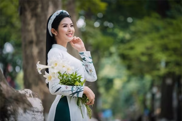 Hoa hậu Ngọc Hân tham gia Đại lễ Vu Lan báo hiếu 2018 ảnh 1 Hoa hậu Ngọc Hân tham gia Đại lễ Vu Lan báo hiếu 2018 ảnh 1