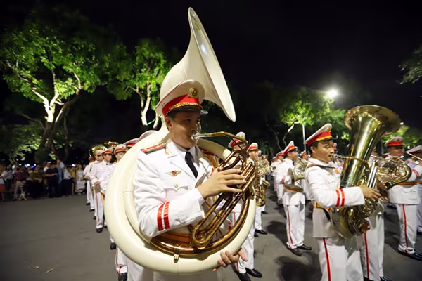 Màn diễu hành của Đoàn Nghi lễ CAND hút khán giả Thủ đô ảnh 2 Màn diễu hành của Đoàn Nghi lễ CAND hút khán giả Thủ đô ảnh 2