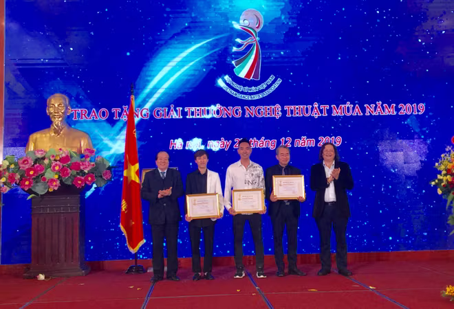 Hội nghệ sĩ Múa Việt Nam đón nhận Huân chương Lao động hạng Nhất ảnh 2 Hội nghệ sĩ Múa Việt Nam đón nhận Huân chương Lao động hạng Nhất ảnh 2