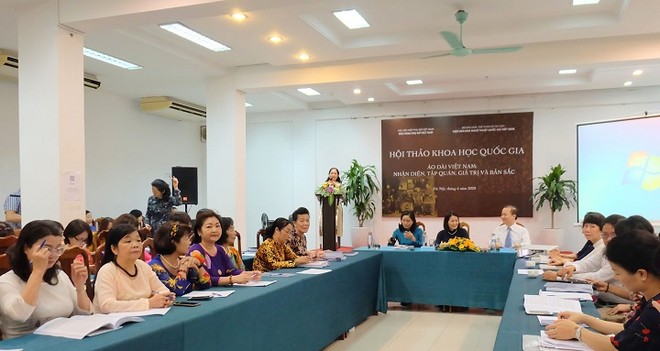 Những khác biệt và độc đáo của tà áo dài Việt Nam ảnh 1 Những khác biệt và độc đáo của tà áo dài Việt Nam ảnh 1