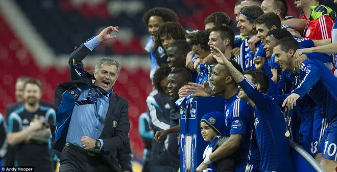 Những sắc thái khác người của Mourinho sau khi vô địch ảnh 6 Những sắc thái khác người của Mourinho sau khi vô địch ảnh 6