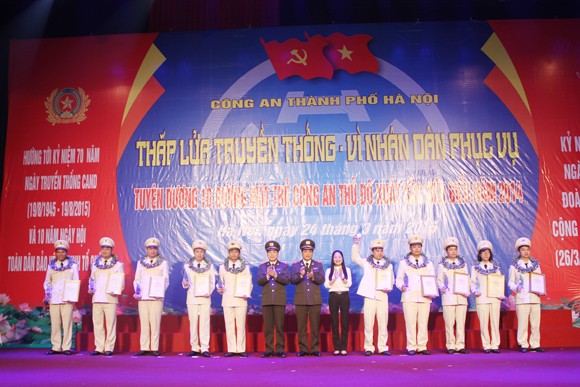 Tuyên dương 10 gương mặt trẻ Công an Thủ đô xuất sắc tiêu biểu 2014 ảnh 9 Tuyên dương 10 gương mặt trẻ Công an Thủ đô xuất sắc tiêu biểu 2014 ảnh 9