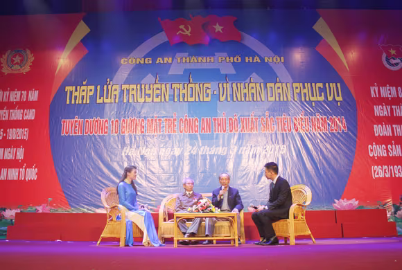 Tuyên dương 10 gương mặt trẻ Công an Thủ đô xuất sắc tiêu biểu 2014 ảnh 7