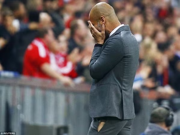 Sự cố hài hước trong trận Bayern thắng Porto 6-1 ảnh 2 Sự cố hài hước trong trận Bayern thắng Porto 6-1 ảnh 2