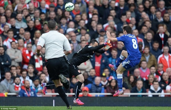 Chelsea tiến sát ngôi vương, M.U thua tủi hổ ảnh 2 Chelsea tiến sát ngôi vương, M.U thua tủi hổ ảnh 2