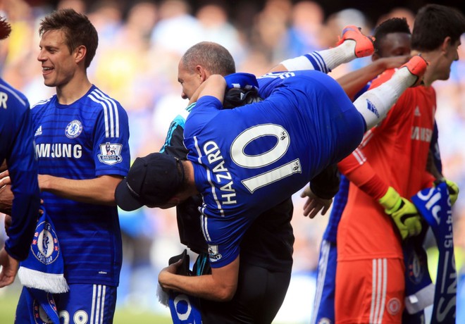 Chelsea tưng bừng "quậy phá", ăn mừng chức vô địch ảnh 7 Chelsea tưng bừng "quậy phá", ăn mừng chức vô địch ảnh 7