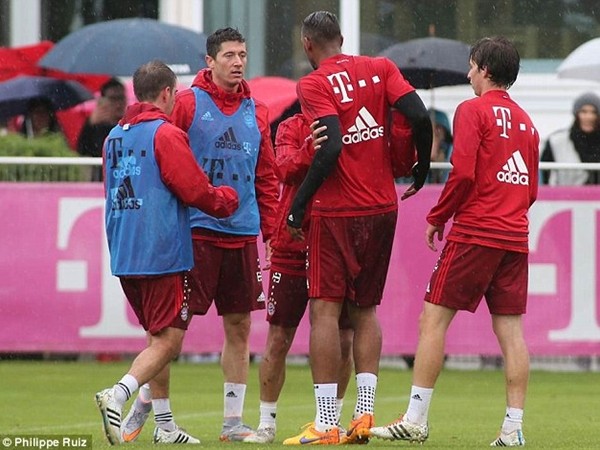 Sao Bayern suýt tẩn nhau trên sân tập ảnh 1 Sao Bayern suýt tẩn nhau trên sân tập ảnh 1