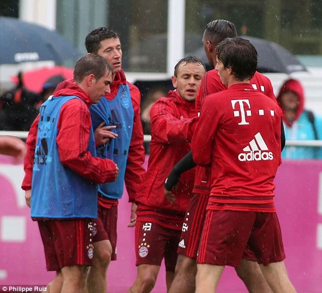 Sao Bayern suýt tẩn nhau trên sân tập ảnh 2 Sao Bayern suýt tẩn nhau trên sân tập ảnh 2