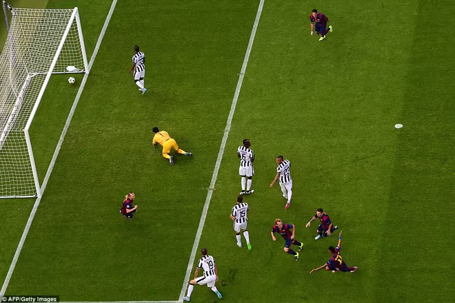 “Dừng hình” đêm đăng quang để đời của Barcelona ảnh 3