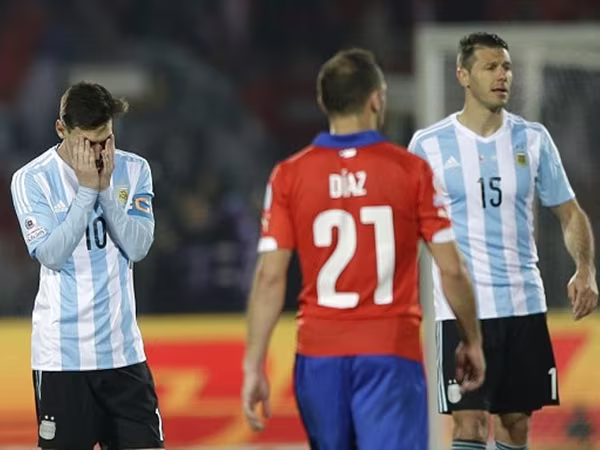 Messi mờ nhạt, Argentina đành nhìn Chile vô địch Copa America ảnh 1