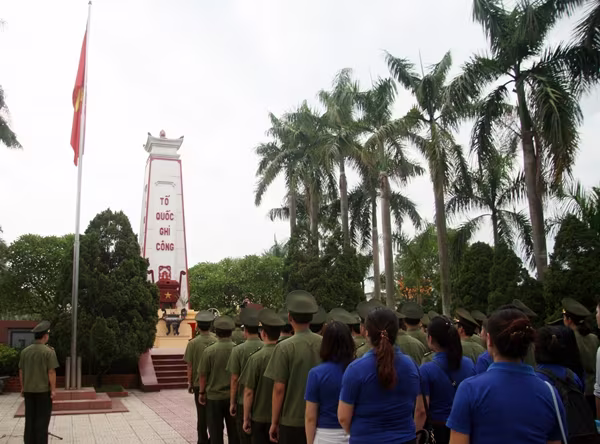 Cục An ninh tài chính, tiền tệ, đầu tư dâng hương tưởng niệm các liệt sỹ ảnh 1 Cục An ninh tài chính, tiền tệ, đầu tư dâng hương tưởng niệm các liệt sỹ ảnh 1