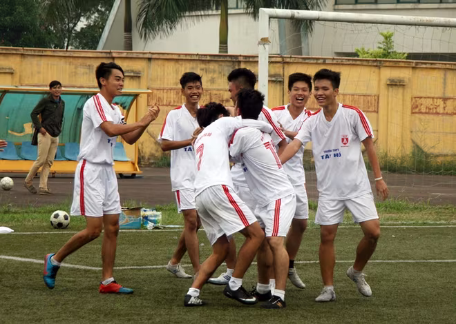 Kết quả, hình ảnh thi đấu ngày 15-11 giải bóng đá học sinh THPT Hà Nội 2015 ảnh 7 Kết quả, hình ảnh thi đấu ngày 15-11 giải bóng đá học sinh THPT Hà Nội 2015 ảnh 7