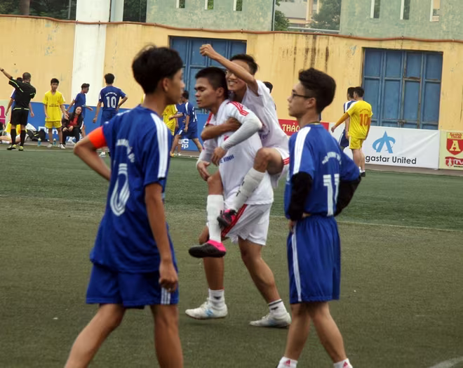 Kết quả, hình ảnh thi đấu ngày 15-11 giải bóng đá học sinh THPT Hà Nội 2015 ảnh 1 Kết quả, hình ảnh thi đấu ngày 15-11 giải bóng đá học sinh THPT Hà Nội 2015 ảnh 1