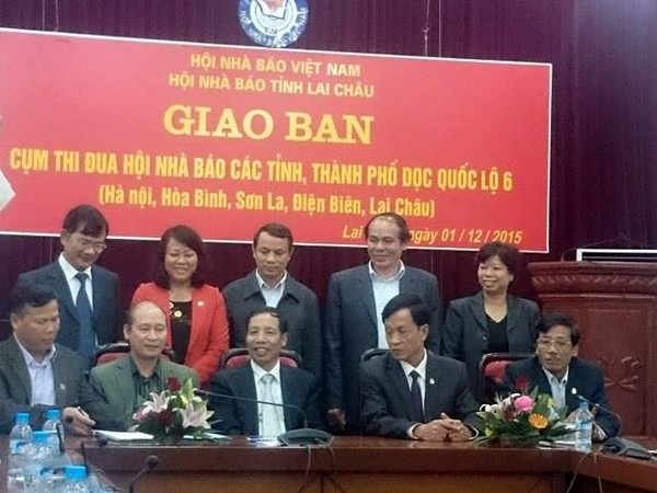Giao ban Cụm thi đua Hội Nhà báo các tỉnh, thành phố dọc Quốc lộ 6 năm 2015 ảnh 1 Giao ban Cụm thi đua Hội Nhà báo các tỉnh, thành phố dọc Quốc lộ 6 năm 2015 ảnh 1