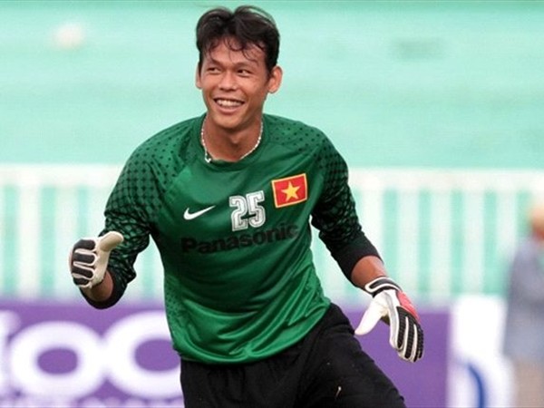 Thủ môn Tấn Trường đá bóng từ thiện giúp trẻ mồ côi ảnh 1 Thủ môn Tấn Trường đá bóng từ thiện giúp trẻ mồ côi ảnh 1