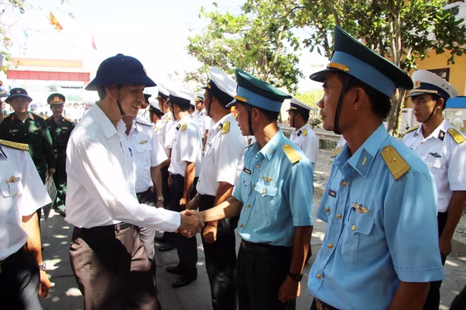 Đoàn đại biểu Thành phố Hà Nội thăm, động viên quân dân Trường Sa ảnh 1 Đoàn đại biểu Thành phố Hà Nội thăm, động viên quân dân Trường Sa ảnh 1