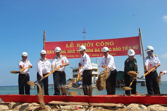 Đoàn đại biểu Thành phố Hà Nội thăm, động viên quân dân Trường Sa ảnh 4 Đoàn đại biểu Thành phố Hà Nội thăm, động viên quân dân Trường Sa ảnh 4