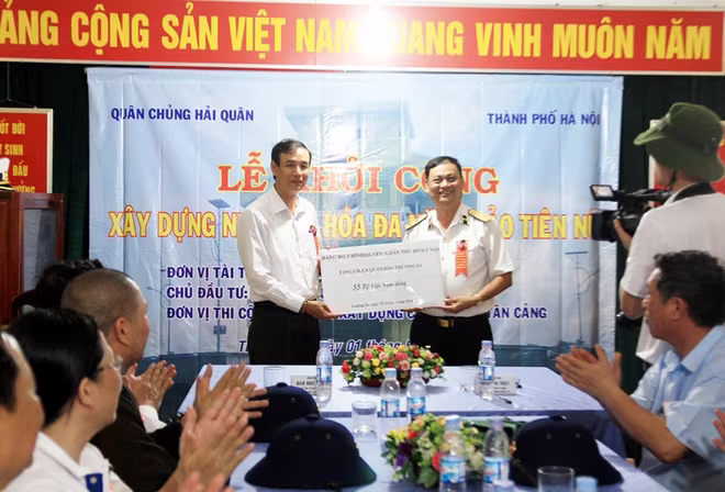 Đoàn đại biểu Thành phố Hà Nội thăm, động viên quân dân Trường Sa ảnh 3 Đoàn đại biểu Thành phố Hà Nội thăm, động viên quân dân Trường Sa ảnh 3