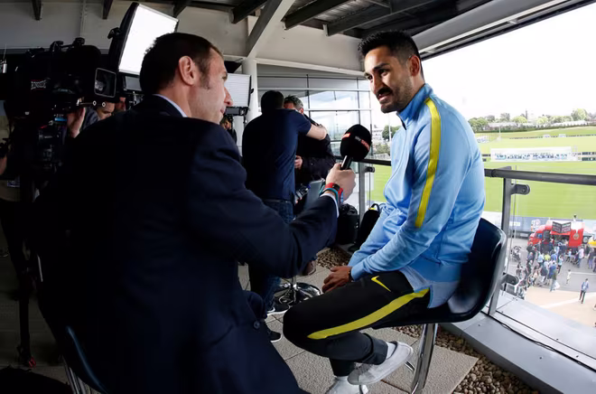 Pep Guardiola hoành tráng ra mắt CĐV Man City ảnh 8 Pep Guardiola hoành tráng ra mắt CĐV Man City ảnh 8