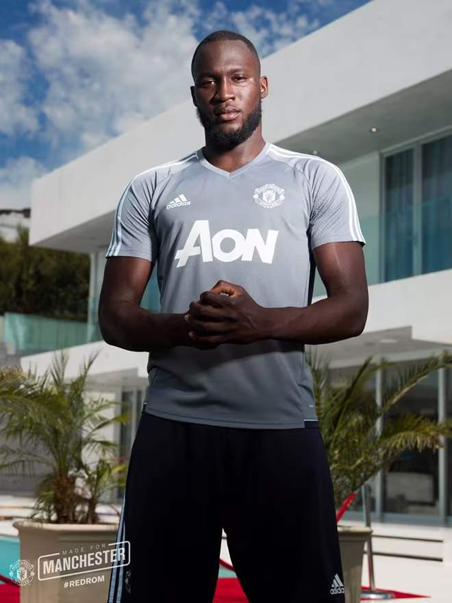 Lukaku ra mắt M.U như tài tử Hollywood ảnh 5