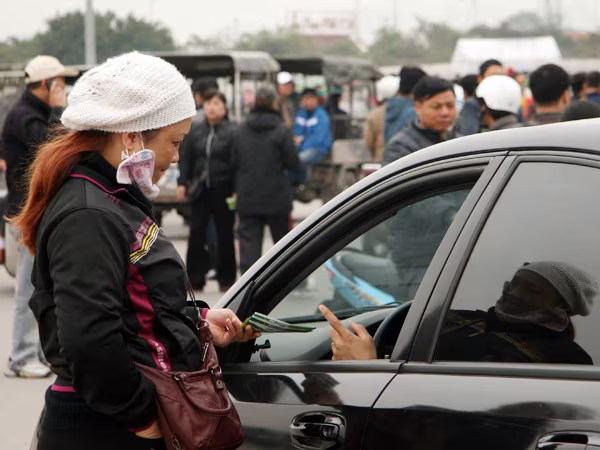 Giá vé chợ đen trận Việt Nam - Malaysia bất ngờ giảm mạnh ảnh 1 Giá vé chợ đen trận Việt Nam - Malaysia bất ngờ giảm mạnh ảnh 1