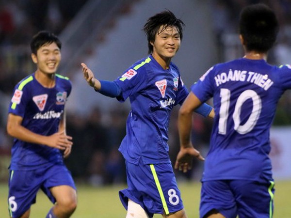 V-League 2015 khai màn: Phấn khích với tuyệt phẩm của Công Phượng, Tuấn Anh ảnh 1 V-League 2015 khai màn: Phấn khích với tuyệt phẩm của Công Phượng, Tuấn Anh ảnh 1