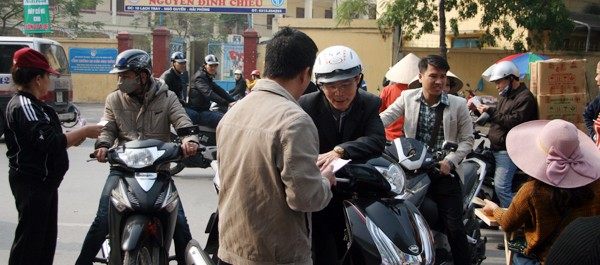 Loạn giá vé chợ đen trận Hải Phòng-HAGL ảnh 1 Loạn giá vé chợ đen trận Hải Phòng-HAGL ảnh 1