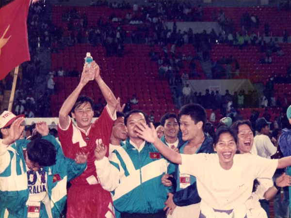 20 năm bóng đá Việt vẫn quẩn quanh ở vùng trũng, vì sao? ảnh 1