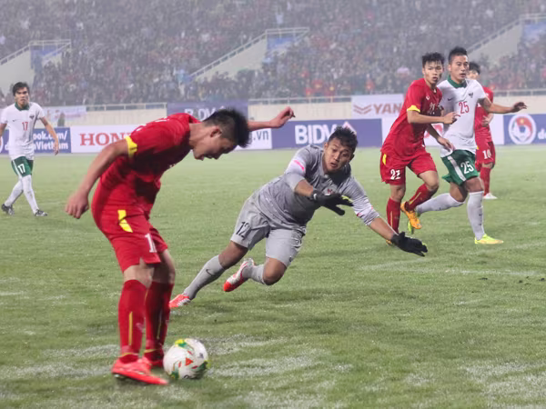 Hai trận thắng, hai lần HLV Miura "không hài lòng" ảnh 1